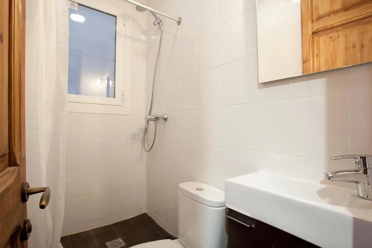Modern 2-Bedroom Apartment Near Sagrada Familia Barcelona Spain