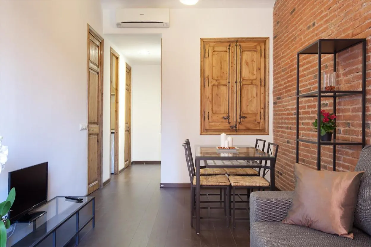 Modern 2-Bedroom Apartment Near Sagrada Familia Barcelona