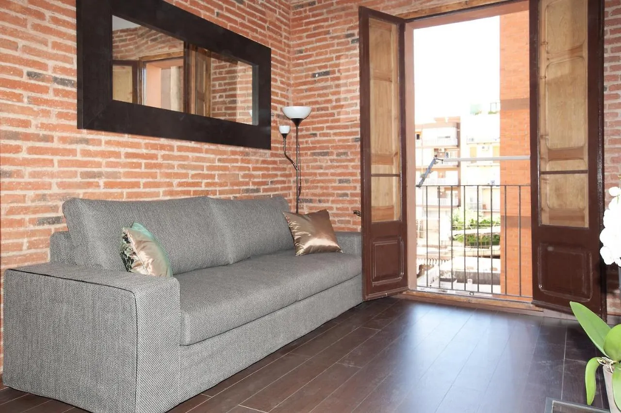 Modern 2-Bedroom Apartment Near Sagrada Familia Barcelona